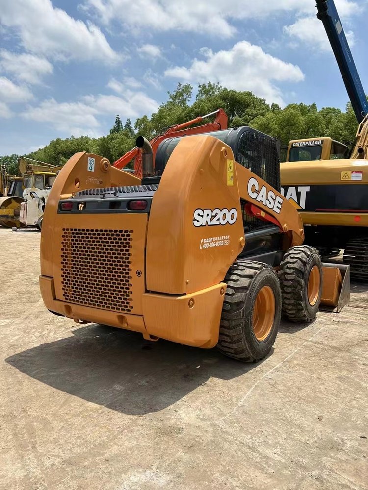 CASE SR200