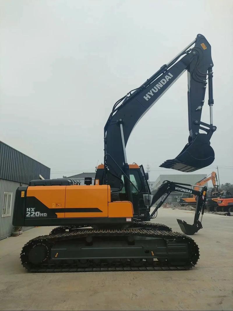 Used Hyundai R220 Excavator